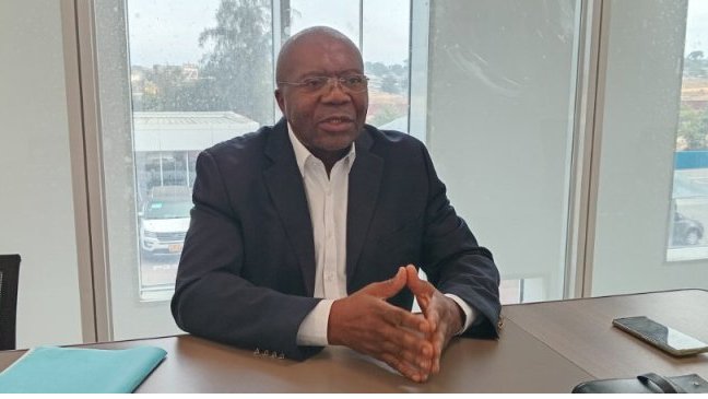 Tribune libre : « Le président-commentateur : chronique d’un désaveu démocratique »