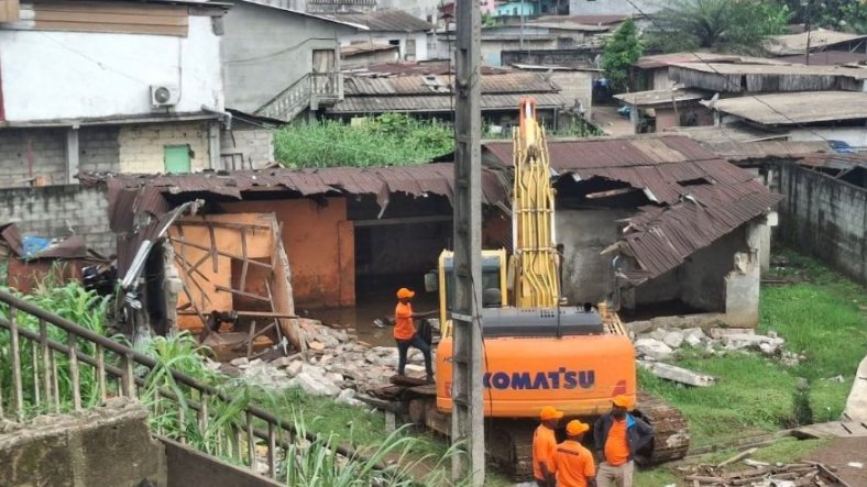 Déguerpissement au PK12&nbsp;: entre choc, colère et promesses de modernisation