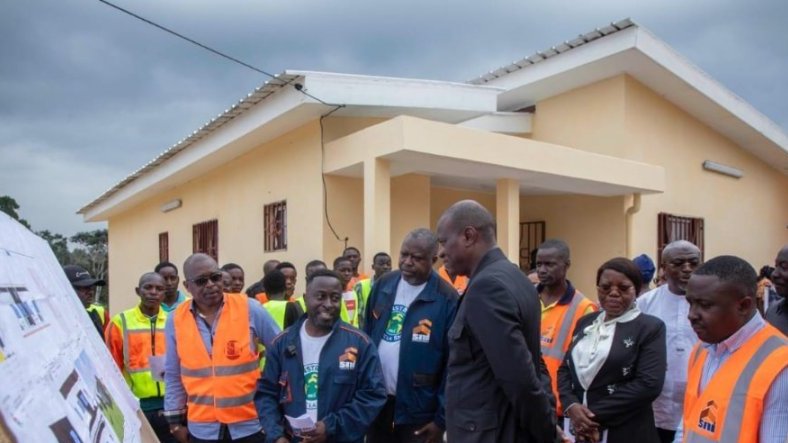 Akieni : le Chef de l’État visite la maison témoin du Programme Construire de la SNI