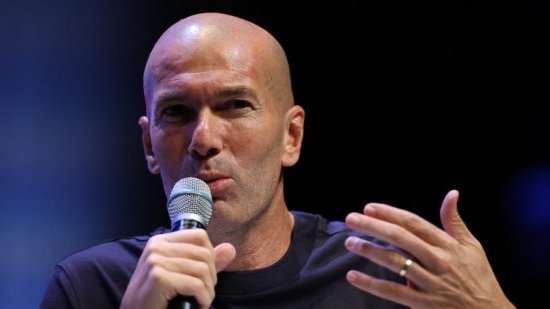 Zinédine Zidane prend les commandes des Bleus et succède à Didier Deschamps