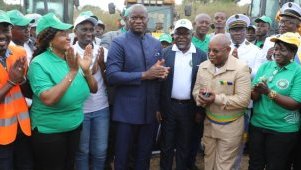 Oligui Nguema en communion avec les populations de la Nyanga