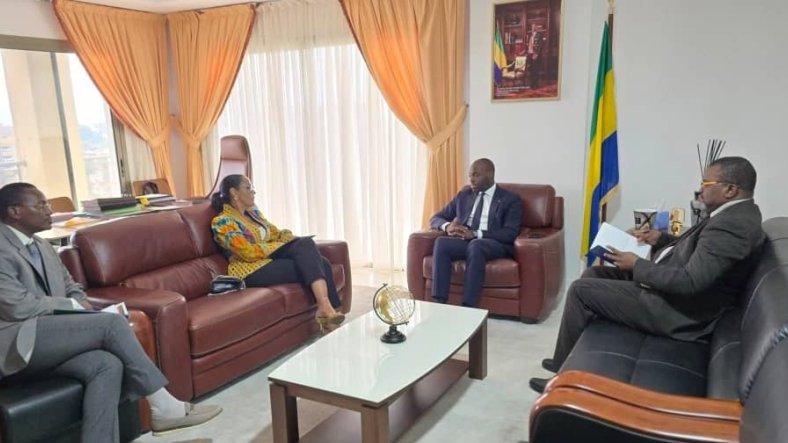 Gabon : l’UNICEF et le gouvernement unis pour connecter les écoles à Internet