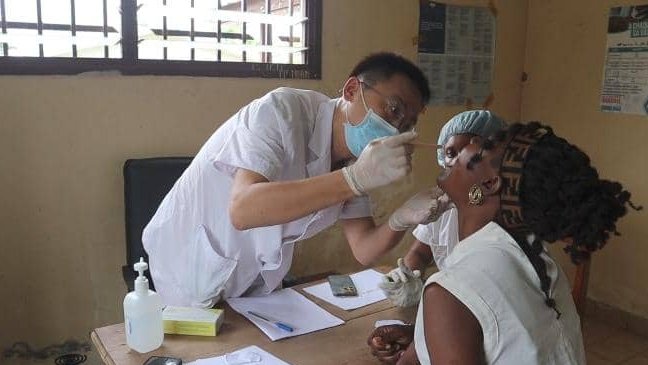 Makokou : la 26ᵉ mission médicale chinoise offre des soins gratuits à la population
