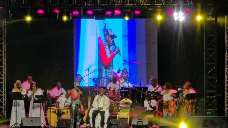 Gabon&nbsp;: Omboué en communion avec Pierre Claver Akendengué pour un concert historique dans sa ville natale