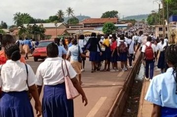 Violences en milieu scolaire : jusqu’à 5 ans de prison et 1 million de FCFA d’amende