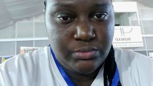 E-League : Grâce Esther, seule femme parmi 1500 participants, brise les codes du gaming au Gabon