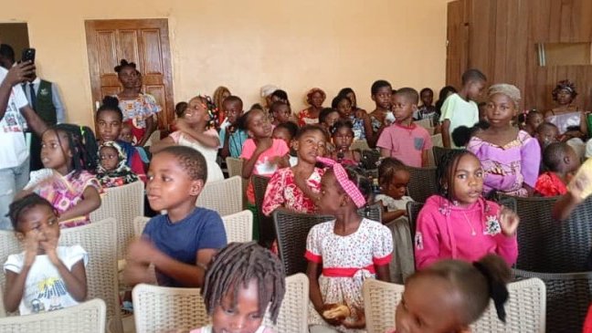 Ogooué-Ivindo/ des cadeaux et de l’espoir pour les enfants de Makokou à Noël