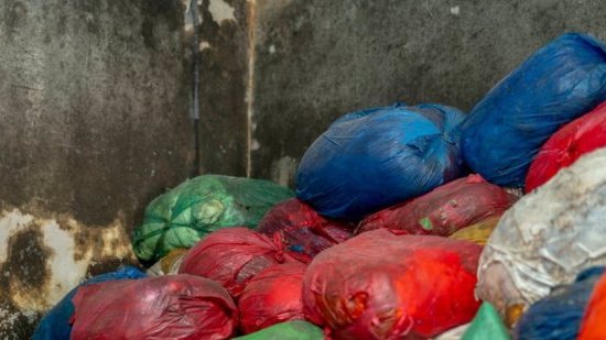 Gabon / Libreville&nbsp;: l’AGASA ferme 12 ateliers de vente de manioc roui au PK8 pour non-conformité sanitaire 