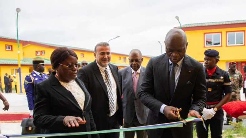 Gabon : le Président Oligui Nguema inaugure la cité rénovée des sapeurs-pompiers de Nomba