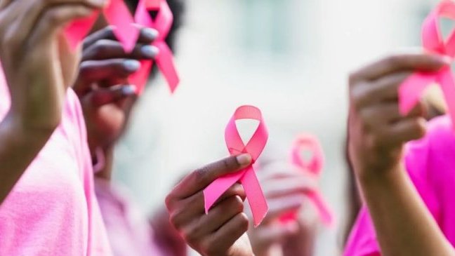 Cancer du sein&nbsp;: après les campagnes d’Octobre Rose, quel suivi pour les femmes&nbsp;?