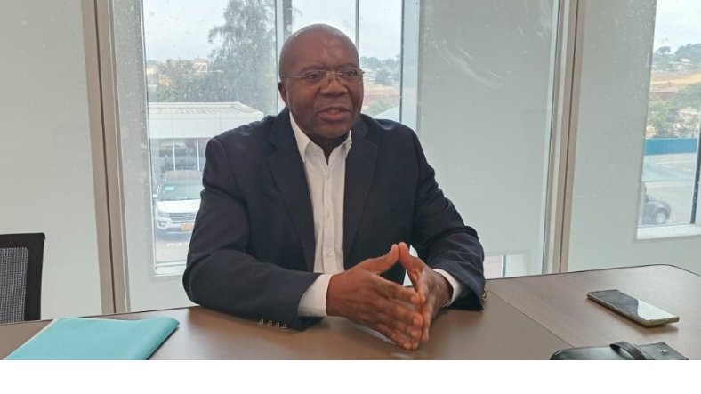 Tribune libre : « Le président-commentateur : chronique d’un désaveu démocratique »