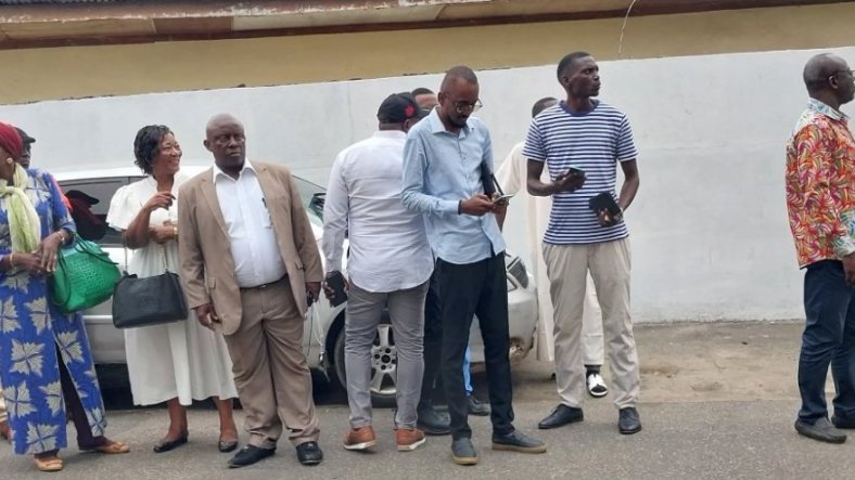 Gabon : le PDG se fracture, la bataille du siège est lancée