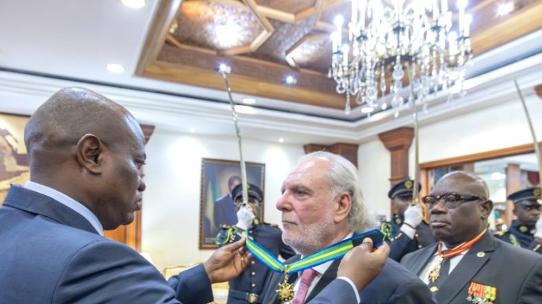 Relations Gabon- Espagne : un diplomate décoré pour son engagement